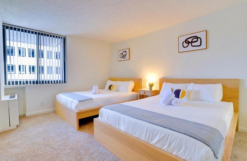 Crystal City Apartment | A Few Steps From Airport - Stylish Apt