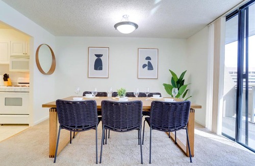Crystal City Apartment | A Few Steps From Airport - Stylish Apt