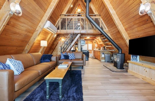 Last Chance House | A-Frame - Hot Tub - Arcade - 35 min to Yellowstone
