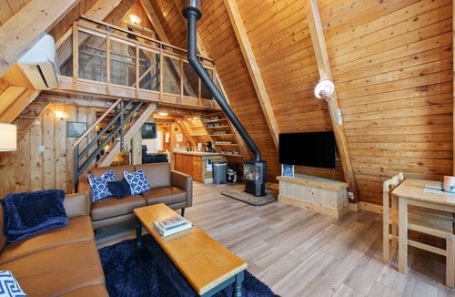 Last Chance House | A-Frame - Hot Tub - Arcade - 35 min to Yellowstone