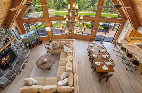 Madera County House | A-Frame - sleeps 20 - 2 Fire pits - 2 Hot Tubs - Putting Green