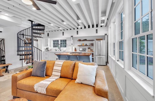 Covenant House | A Little Bit of Heaven near Rancho Santa Fe with a pool!