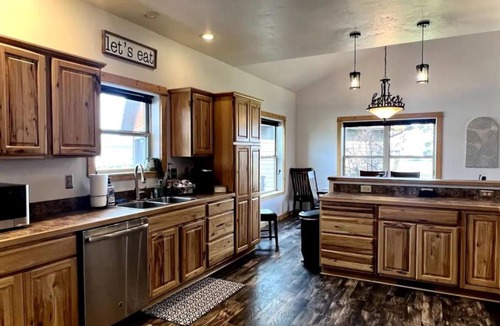 Pinedale House | A spacious Wyoming home with stunning mountain views