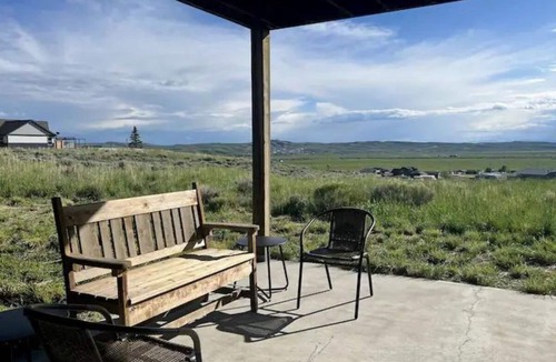 Pinedale House | A spacious Wyoming home with stunning mountain views