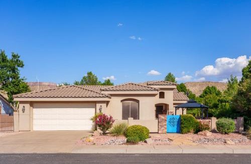 La Verkin House | A super variety of games, golf carts, & unique decor near Zion National Park!