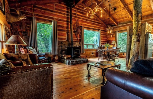 Livingston Cabin | A totally authentic Montana sweet retreat in a convenient location