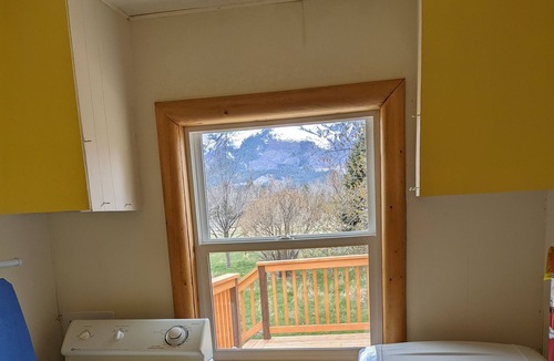Grantsdale House | ABC acres' Yellow House - Agritourism & Adventure in Montana's Bitterroot Valley