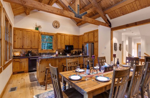 Granite Ridge House | Abode at the Homestead | Mountain Retreat, Walk to Slopes, Private Hot Tub