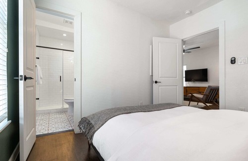 Montrose Apartment | Abode | Montrose | 1-Bedroom