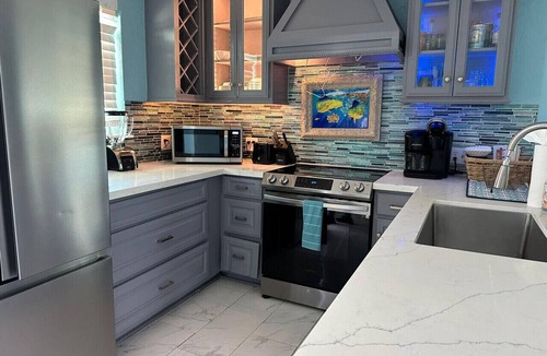Acapulco Village Apartment | Acapulco Beach House (Upstairs)