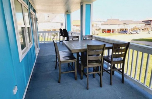 Acapulco Village Apartment | Acapulco Beach House (Upstairs)