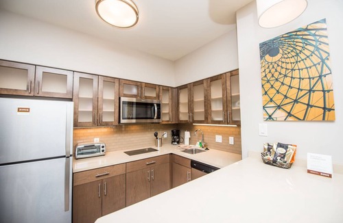 Humble Apartment | Accessible 1BR Suite w/ Free Hot Breakfast + Pool