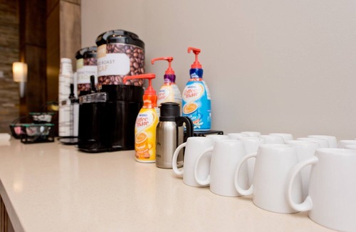 Humble Apartment | Accessible 1BR Suite w/ Free Hot Breakfast + Pool