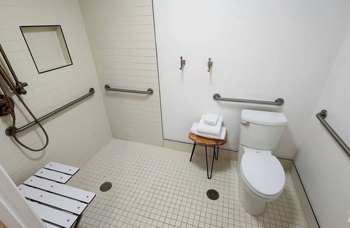 San Angelo Hotel | Accessible Queen Room with Modern Comforts – Ideal for Relaxing Getaways!