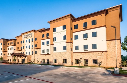 Lake Jackson Apartment | Accessible Studio Suite w/Free Breakfast