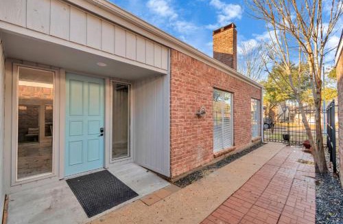 Clodine House | AccessibleGem 3BR Jacuzzi & Air Hockey Sleeps 13 Chinatown