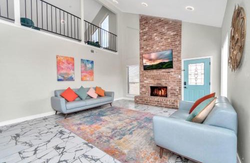 Clodine House | AccessibleGem 3BR Jacuzzi & Air Hockey Sleeps 13 Chinatown