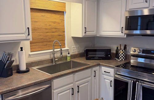 Gibsonville House | Acorn Cottage a Peaceful 3-bedroom house 1 mile from Elon University