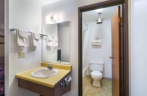 Medora Bed & Breakfast | Actual Drving 30 miles from MEDORA ,Nearby World Class Brewery Near NDMT border