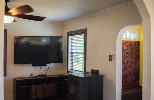 Yellowstone County House | Adorable 1 bed house with AC in charming small-town Custer
