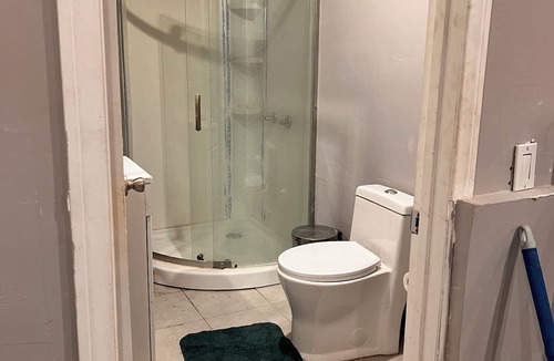 Los Angeles Apartment | Adorable 1-bedroom apartment with AC in lively Los Angeles