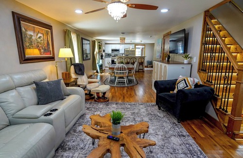 New Bern House | Adorable 2-bedroom house with Fire Pit, Pool Table, Hot Tub in charming New Bern