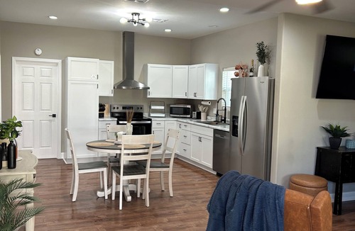 Tonkawa House | Adorable New Remodeled 3BR 2 BA quiet neighborhood!