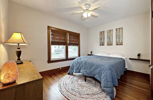 Tiffin House | Adorable & Roomy Cottage - Near Downtown, Universities & Hedges-Boyer Park!
