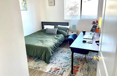 East Hollywood Apartment | Adventure Awaits ✨ City Slickers Escape - Central & Modern 3bed/2ba w Parking