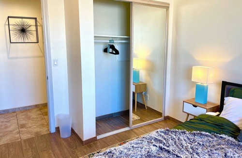 East Hollywood Apartment | Adventure Awaits ✨ City Slickers Escape - Central & Modern 3bed/2ba w Parking