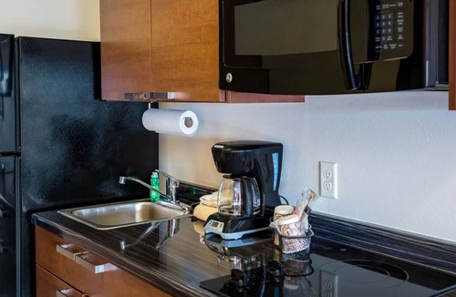 Kalispell Hotel | Adventure Awaits: Room with Kitchen Near Montana Landmarks!