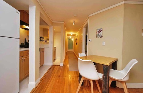 Oakland Ave - Harrison St Apartment | Affordable 2BR Apt | Uptown + Parking + Near Shops & Dining