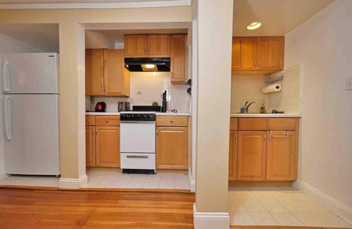 Oakland Ave - Harrison St Apartment | Affordable 2BR Apt | Uptown + Parking + Near Shops & Dining
