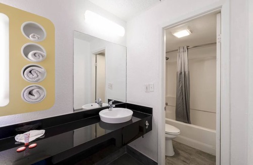 Memorial Hotel | Affordable Room Near The Galleria for Budget Stays in Houston Energy Area