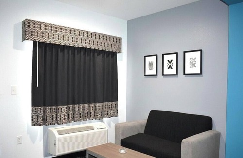 Westfield Hotel | Affordable Room w/2 Queen Beds | 8.8 miles to IAH Airport | Free Parking