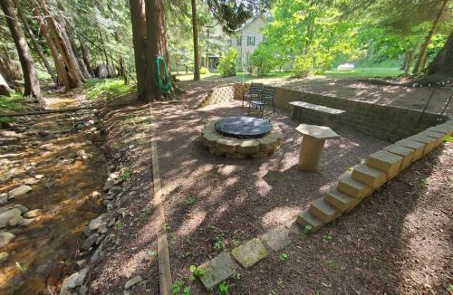 St. Maries Apartment | Ahrs Creek Retreat In the Timber