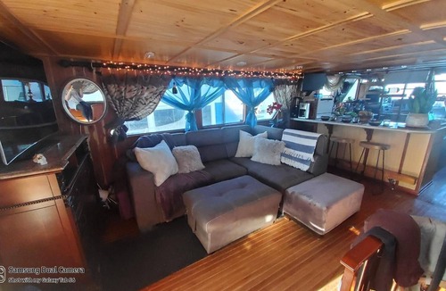 Belhaven Boat Rental | AirBnB Yacht retreat