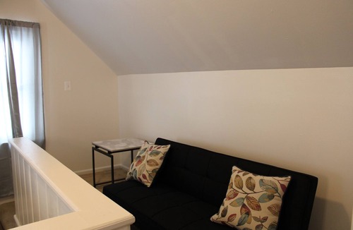 Wayne House | Airport Royal Palace! VEHICLE RENTALS AVAILABLE ASK HOST FOR DETAILS