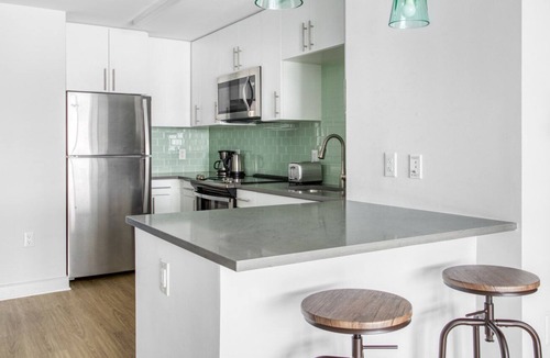 Mount Vernon Triangle Apartment | Airy Mount Vernon 1BR w/ Gym, Pool & W/D, near Metro, by Blueground