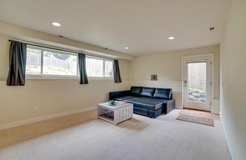 Greenwood Apartment | Airy Seattle Apartment about 7 Mi to Downtown!
