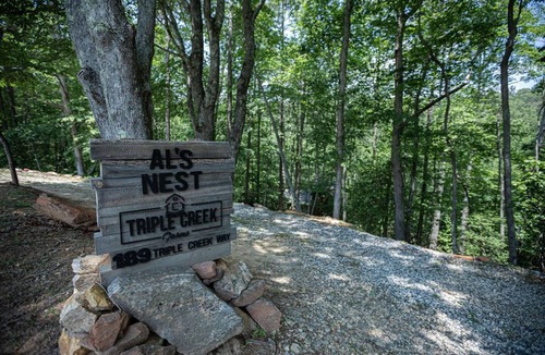 Dahlonega Cabin | Al's Nest: Secluded Treehouse Overlooking Creek