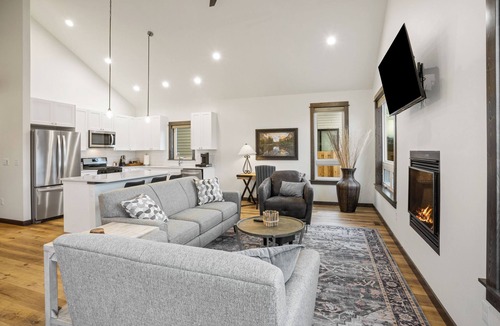 Four Corners House | Albrey Trail Retreat -Townhouse Located in Bozeman's Four Corners Area