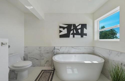 Cloverdale House | Alexander Valley - Pool, Hot Tub & Pickelball Court