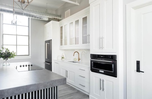 Logan Apartment | ALL 3 FLATS - 3 Luxury Suites, 3 Bathrooms, 5 Beds