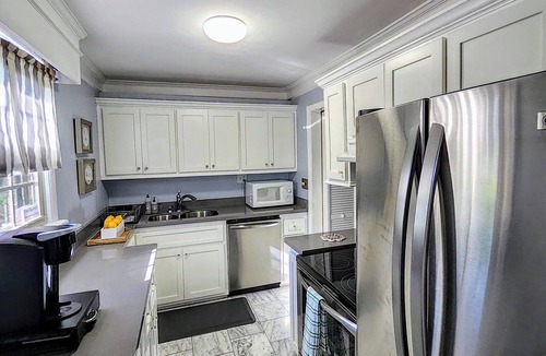 West End Condo | All in Reach, 2BR in West End