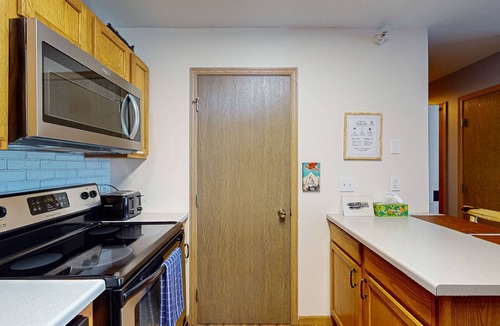 Big Sky Condo | All-season condo with mtn views - walk to ski lifts - near golf