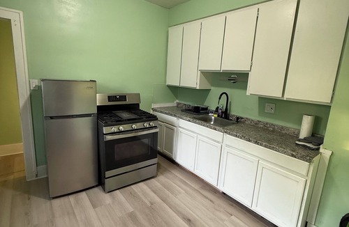 Detroit House | Alma’s Garden Inn – Grand Executive Suite 2BR King & Queen