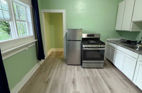 Detroit House | Alma’s Garden Inn – Grand Executive Suite 2BR King & Queen