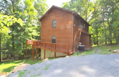Berkeley Springs Cabin | Almost Heaven - Cozy and Wonderful