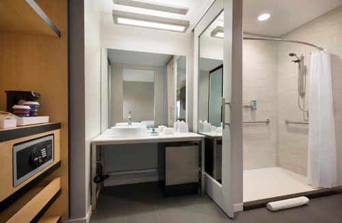 The Vista Hotel | Aloft by Marriott Columbia Downtown